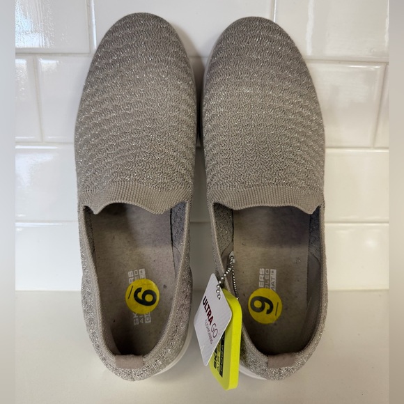 Ladies Tan Skechers - Picture 2 of 12